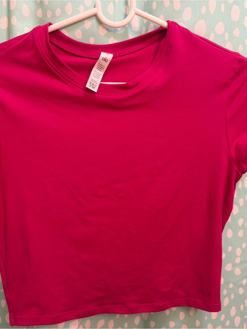 ALO Yoga Women’s Fuchsia Crew Neck Top